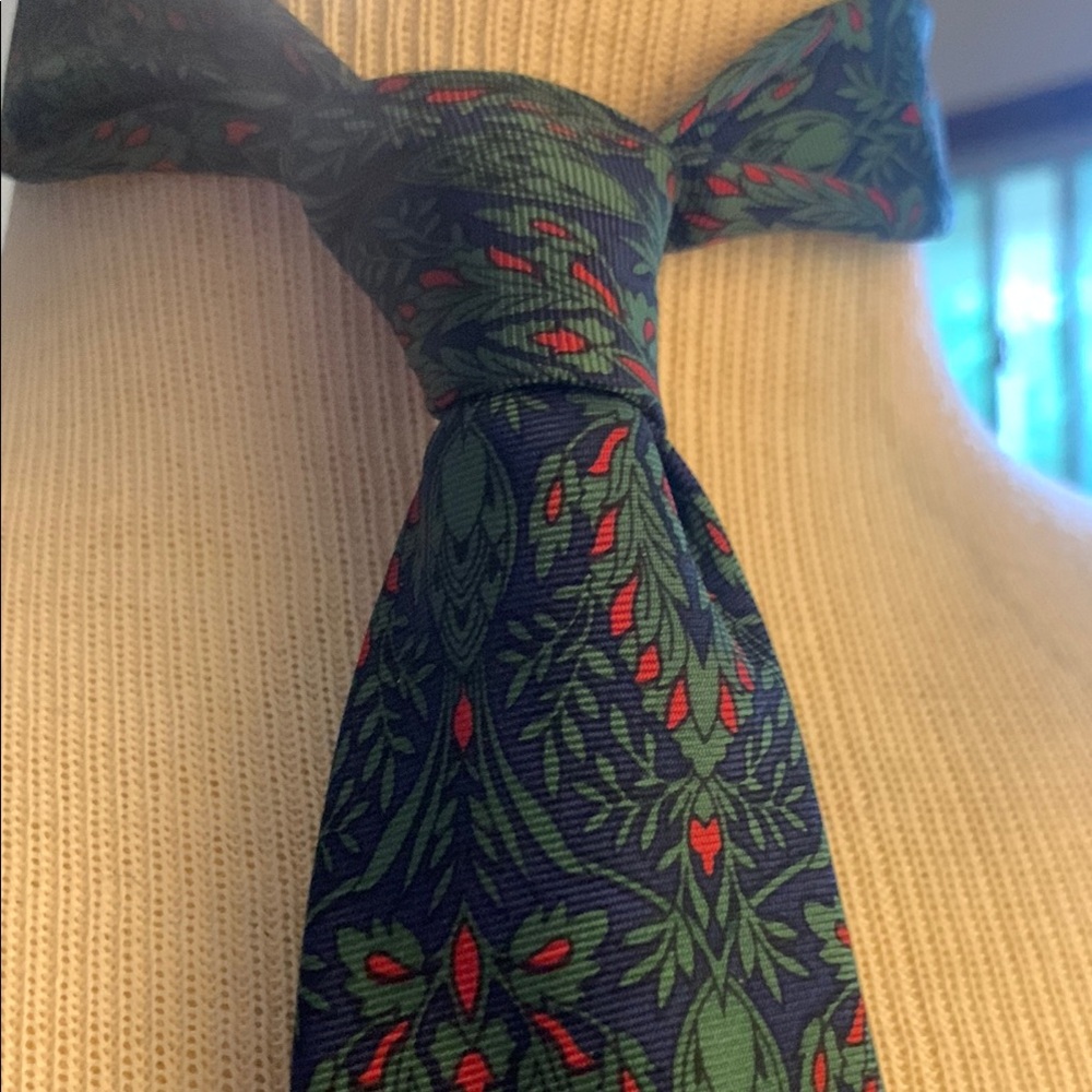 SMITHSONIAN INSTITUTION TEXTILE COLLECTION 100% ITALIAN SILK NECKTIE BLOOMSBURY